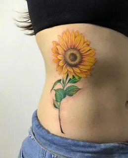 A imagem pode conter: uma ou mais pessoas Colorful sunflower