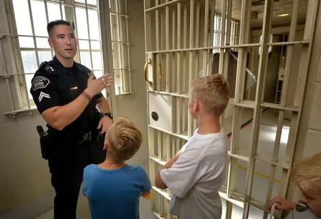 Fullerton PD embraces community as kids, families tour stati