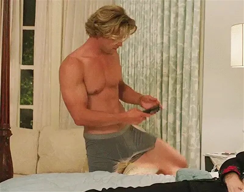 WE LOVE HOT GUYS: Chris Hemsworth shirtless in Vacation