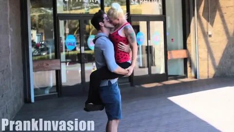 Kissing Prank Miss It If Not Watching #PrankInVasion - Novos