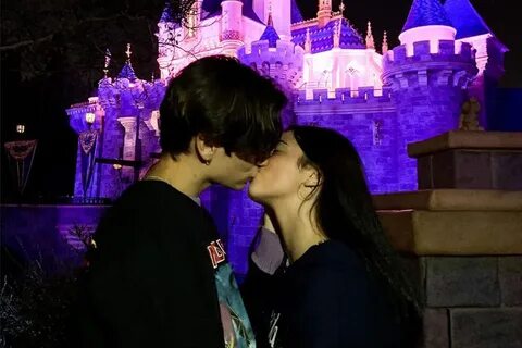 Charli D'Amelio e Chase Hudson, la foto del bacio tanto atte