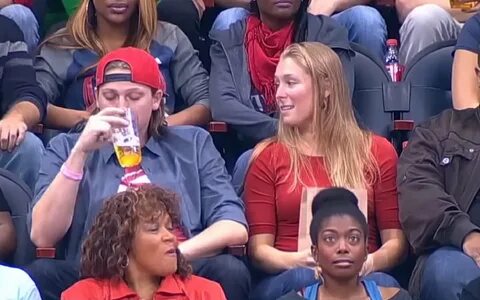 A Woman Rejected By Her Boyfriend On A Kiss Cam Locked Lips 