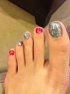 Christmas toes! 🎅 🎄 Christmas toes, Toe nails, Toe nail desi