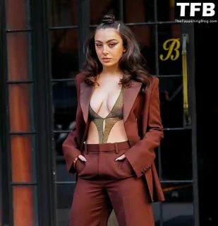 Charli XCX Shows Off Her Sexy Tits in New York (37 Photos) #TheFappening