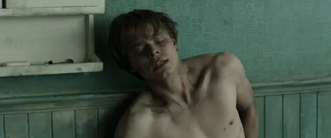 Horror Hunks: Charlie Heaton & George MacKay in Marrowbone (