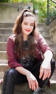 HOT CELEB PIX: Mary Mouser