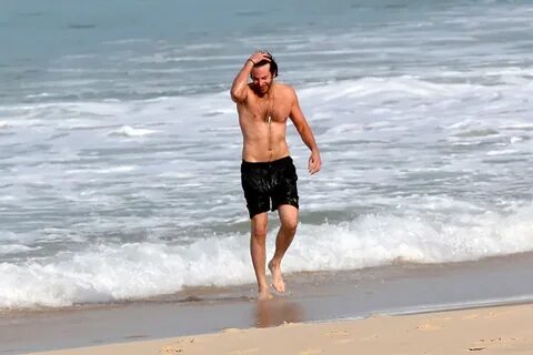 MRVVIP Official: BRADLEY COOPER SHIRTLESS BRAZIL