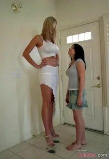 Cassidy Heights - 6'3" / 1.90 m Tall women
