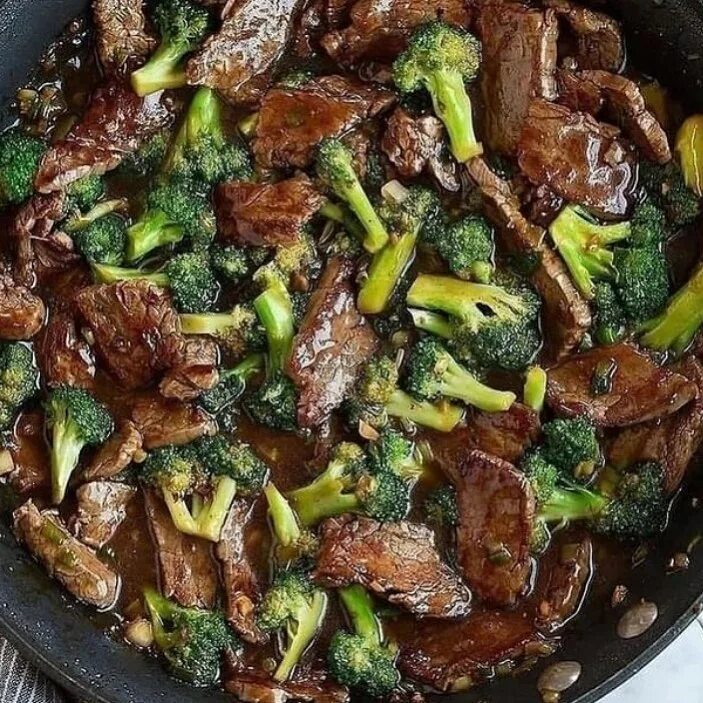 📍 Recetas Saludables 💪 в Instagram: "Carne con brocoli para cenar 😍...