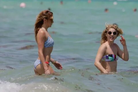 Emily Bett Rickards Wearing A Bikini At A Beach In Miami - C