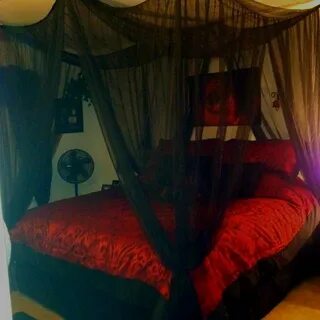 Black canopy!!!! Gothic bedroom, Red bedroom design, Goth ho