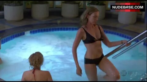 Toni Collette in Wet Bikini - United States Of Tara (0:36) N