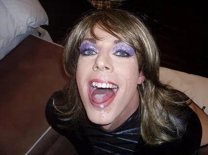 Crossdress dreams - фото 9 - aShemaletube.com