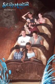 19 Hilarious Pictures Of People Posing On Splash Mountain - 