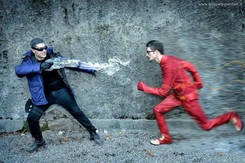 Captain Cold VS Flash - Ray Cosplay The Flash Cosplay Photo 