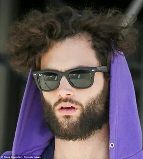 Gossip Girl star Penn Badgley looks like a hobo with beard a