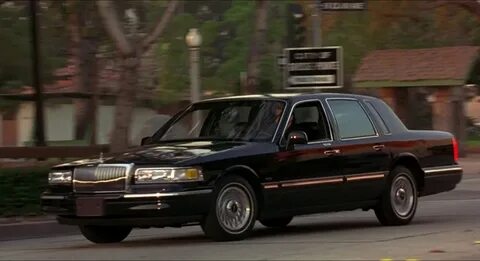IMCDb.org: 1996 Lincoln Town Car in "Grosse Pointe Blank, 19