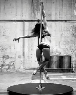 pole dance spin gif Pole dancing, Pole fitness, Performance 