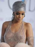 Ya vieron a Rihanna en el vestido transparente? Pero seguro 