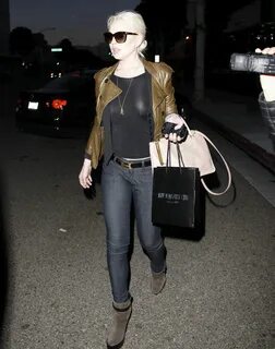 Lindsay Lohan Shopping at 14 Karat in Los Angeles - HawtCele