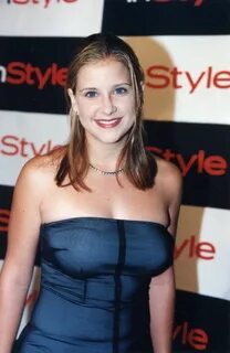 Lovely. Kellie martin, Celebrities female, Fashion