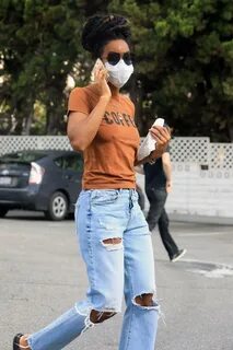 Kelly Rowland in Ripped Jeans - Shopping for house plants in