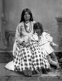 File:Ta-ayz-slath, wife of Geronimo, and one child restored.