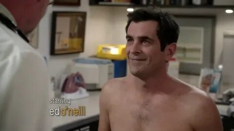 Ty Burrell Shirtless in Modern Family s3e11 - Shirtless Men 