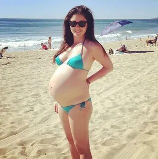Pop Minute - Shiri Appleby Bikini Pregnant Photos - Photo 2