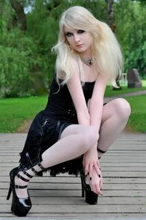 Blonde gothic girl Blonde goth, Gothic dolls, Gothic girls