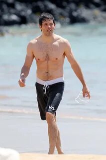 James Marsden Shows Off His Beach Body In Maui PHOTOS lifeof