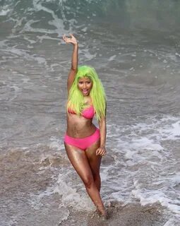 Nicki Minaj Goes Green And Wild, Looks Like A Bird - Celebat