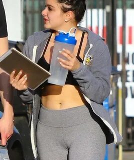 Nice Celeb and Girls ar Twitter: "Ariel Winter cameltoe afte