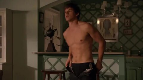 ausCAPS: Matt Lanter shirtless in 90210 3-07 "I See London, 