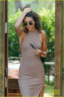 Kendall Jenner Goes Braless For Lunch With Sisters: Photo 37
