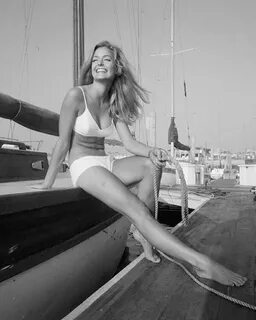Goldie Hawn enjoying boating Farrah fawcett, Farrah fawcet, 