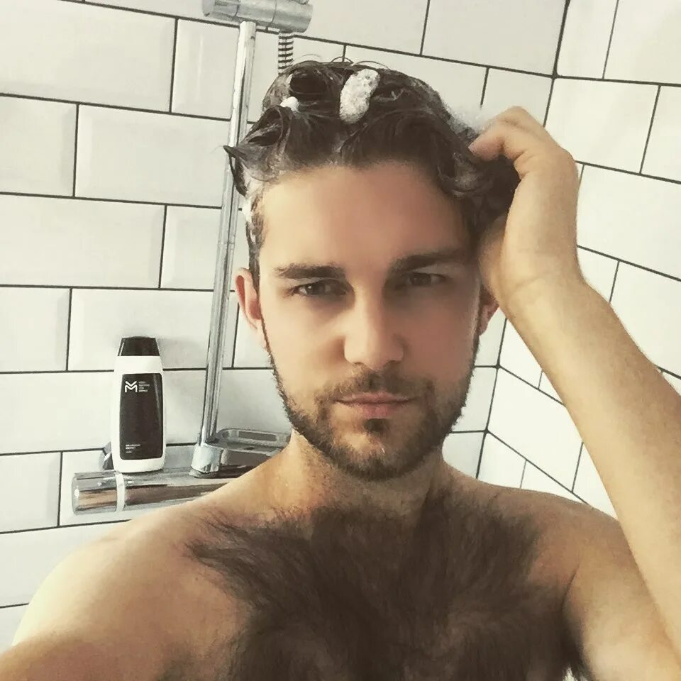 Rik Barnett på Instagram: "@manbehindthemirroruk shampoo is the best a...
