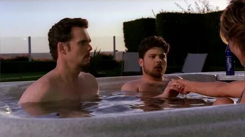 ausCAPS: Jerry Ferrara and Kevin Dillon shirtless in Entoura
