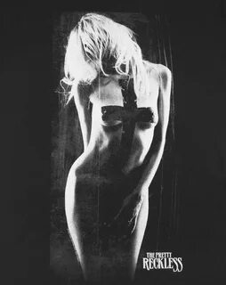 Taylor momsen nude photoshoot