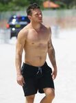 We long for the days of Ryan Phillippe's shirtless beach rom