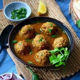 Beef Kofta Curry (Pakistani Meatballs Curry) - Chili to Choc