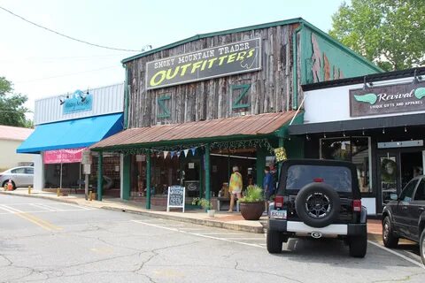 File:Smoky Mountain Trader Outfitters, Cleveland.jpg - Wikim