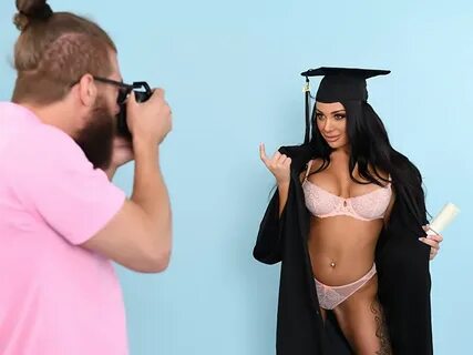 ▶ Порно Туб - Brazzers - Graduating Tits - Gianna Grey