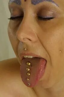 Gold Tongue Piercing http://tattooeve.com/tips-for-tongue-pi