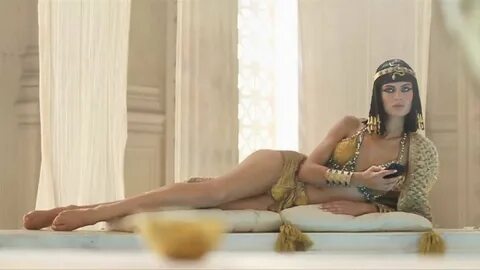 Bianca Balti nei panni di Cleopatra per TIM - YouTube