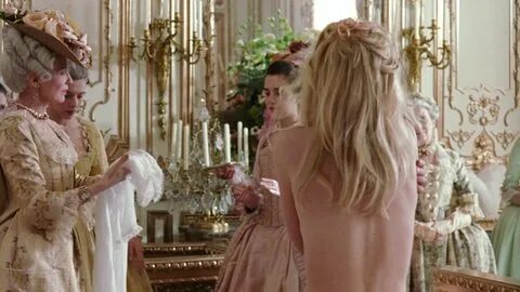 Kirsten Dunst Nude - Naked Pics and Sex Scenes at Mr. Skin