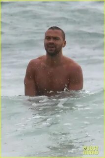 Shirtless Jesse Williams Shows Off His Abs on the Beach: Pho