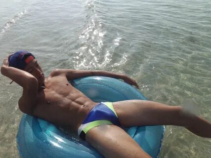 The Inflatable Blog: Speedo Muscle studs and their inflatabl