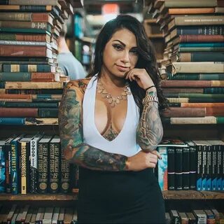 saint_t - фото сексуальной девушки модели с татуировками для
