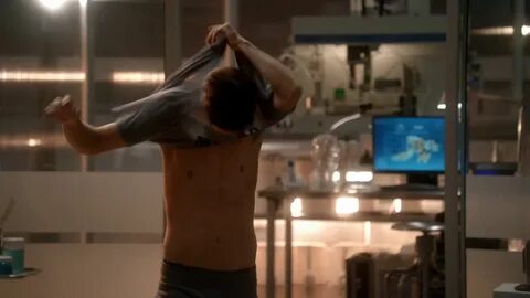 Grant Gustin - Shirtless in "The Flash"